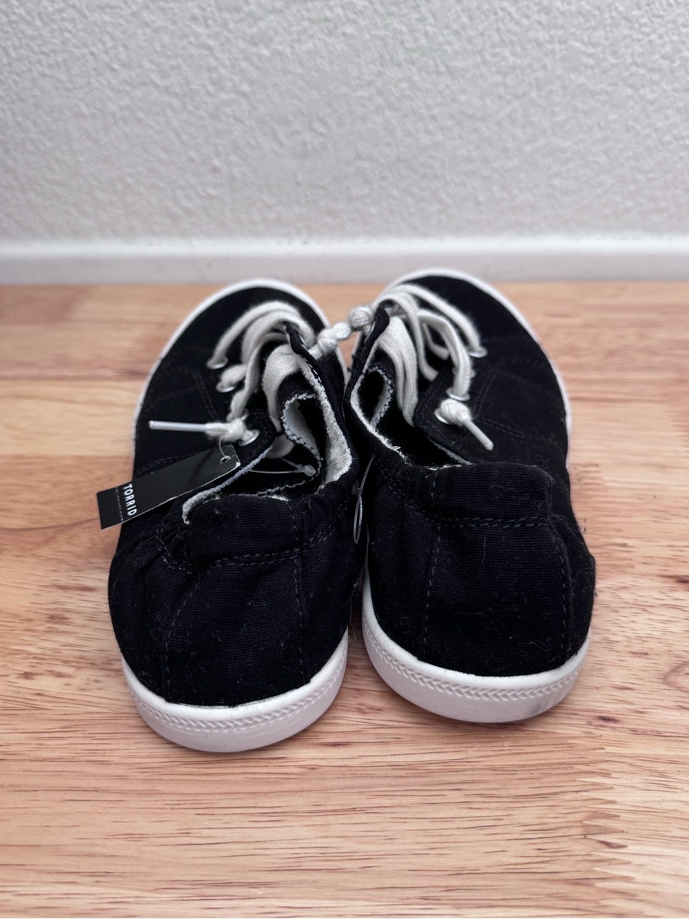 torrid Riley Ruched Sneaker (WW) - Picture 6 of 8